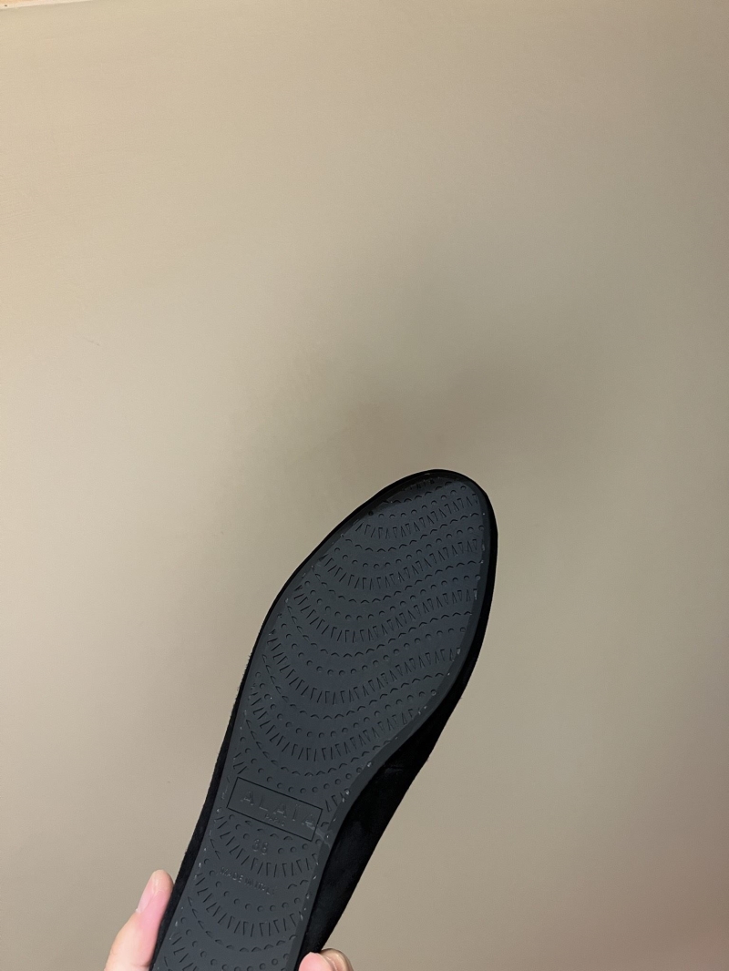 Other flat shoes